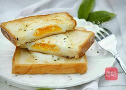土司面包煎鸡蛋的做法图解1