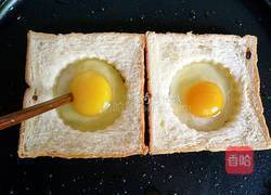 土司面包煎鸡蛋的做法图解3