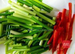 韭苔炒鱿鱼的做法图解2