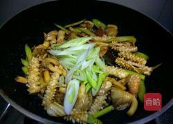 鲜菇芹菜鱿鱼丝的做法图解10