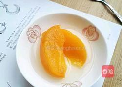 冰糖黄桃的做法图解2