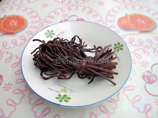 干蕨菜一把。