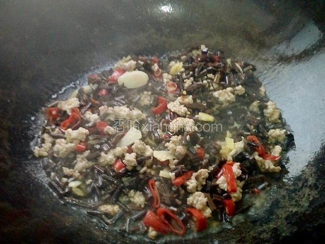 炒其入味，关火