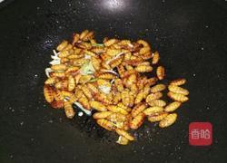 爆炒蚕蛹的做法图解4