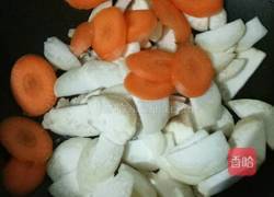 杏鲍菇炒胡萝卜的做法图解1