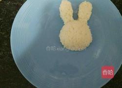 萌小兔早餐拼盘的做法图解1