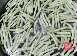 瘦肉豆角烧茄子的做法图解2