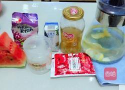 西瓜奶昔（白里透红与众不同）的做法图解1