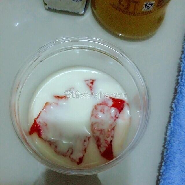 一层酸奶一层西瓜