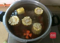玉米胡萝卜猪蹄汤的做法图解5