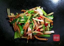 豆腐干炒蒜苗的做法图解7
