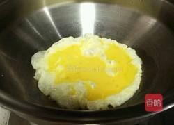 银耳炒鸡蛋的做法图解3