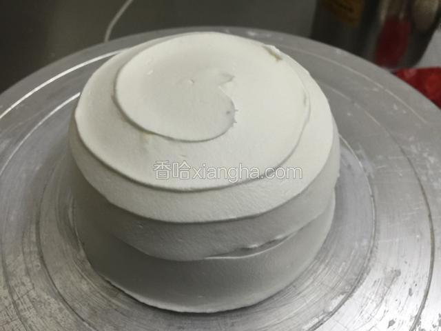 奶油抹出大致形状