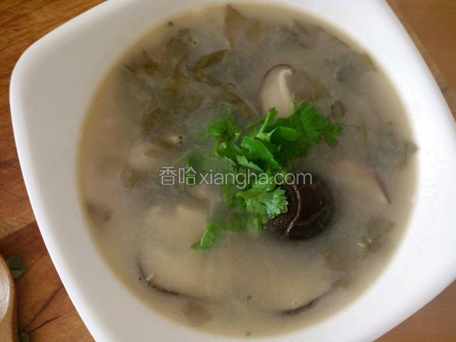 盛出 撒上少许香菜提味