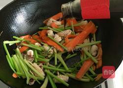 鱿鱼炒芹菜的做法图解10