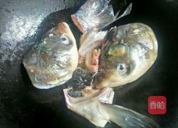 鲢鱼头尾汤的做法图解4