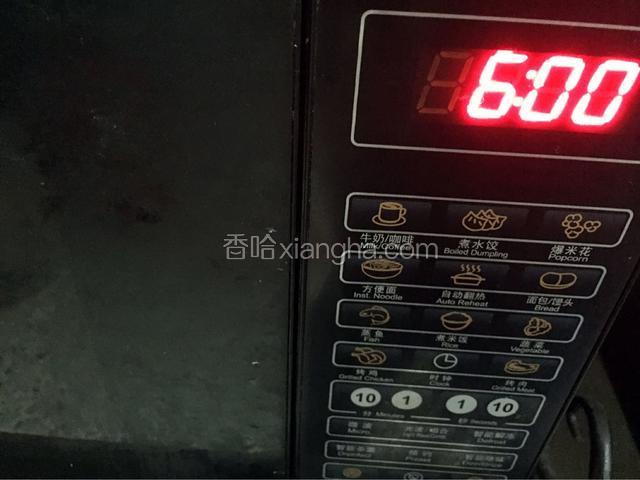 放入微波炉加热6分钟