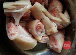 猪蹄木耳烧黄花菜的做法图解1