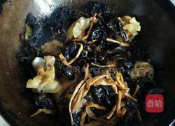 猪蹄木耳烧黄花菜的做法图解9