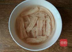 凉拌腐竹黑木耳的做法图解2