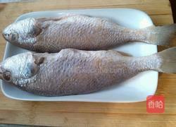 西红柿炖黄鱼的做法图解1