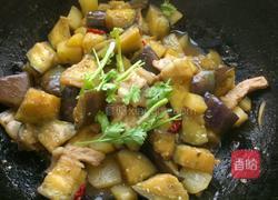 五花肉炖茄子土豆的做法图解6