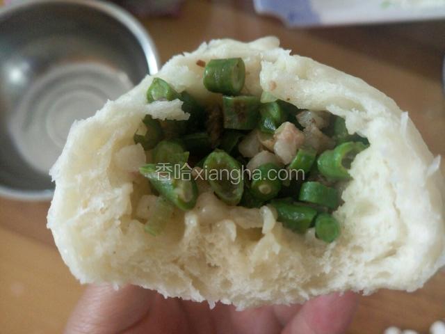 豇豆还是绿色的 卤肉好香啊 热着吃超级好次(~˘▾˘)~