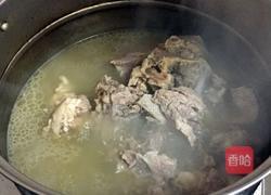 松茸棒骨养生汤的做法图解5