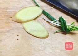 奶香青豆煨河虾的做法图解2