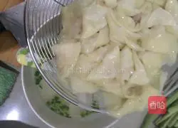 Illustration of how to make small wontons in clear soup 6