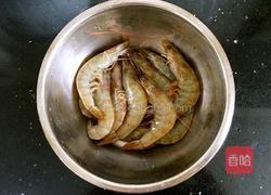 油炸虾头的做法图解1