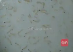 Illustration of how to make Hong Kong-style vegetarian rice rolls 5