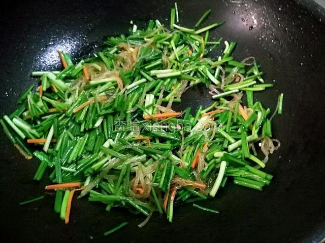 继续翻炒均匀。