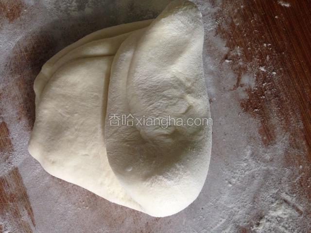 就这样往上叠用手大鱼际按压