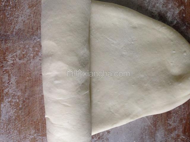 然后用擀面杖擀成立体长方形