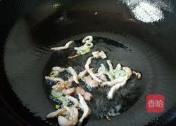 青椒榨菜肉煲仔饭的做法图解3