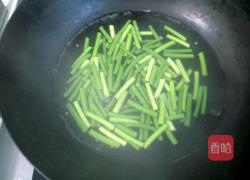 蒜苔炒火腿的做法图解3