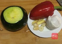 南瓜丝炒咸鸭蛋的做法图解1