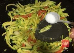 南瓜丝炒咸鸭蛋的做法图解7