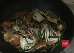 葱爆螃蟹的做法图解3