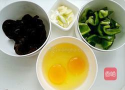 菜椒木耳炒鸡蛋的做法图解1