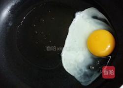 鸡蛋鲫鱼汤的做法图解3