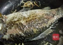 鸡蛋鲫鱼汤的做法图解5