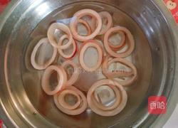 油炸鱿鱼圈的做法图解1