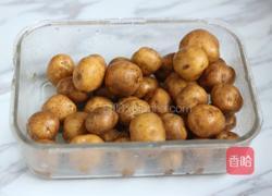 盐烤土豆的做法图解1