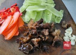 莴笋木耳肉片的做法图解2