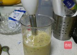 猕猴桃牛油果饮的做法图解3