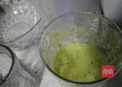 猕猴桃牛油果饮的做法图解4