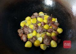 板栗烧鸭的做法图解3