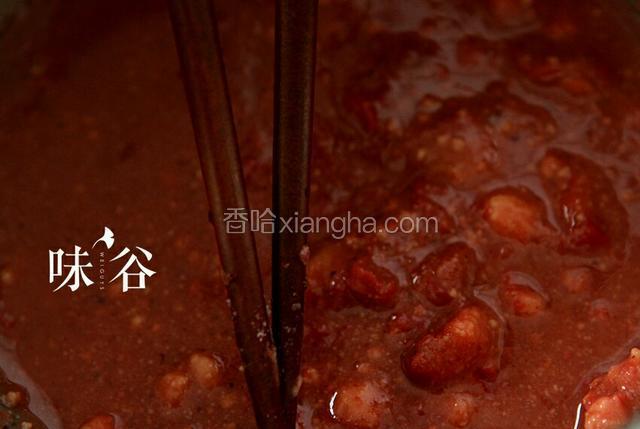 南乳加一点水  压碎备用。